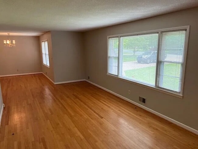 3609 Sherwood Dr in Spartanburg, SC - Building Photo - Building Photo