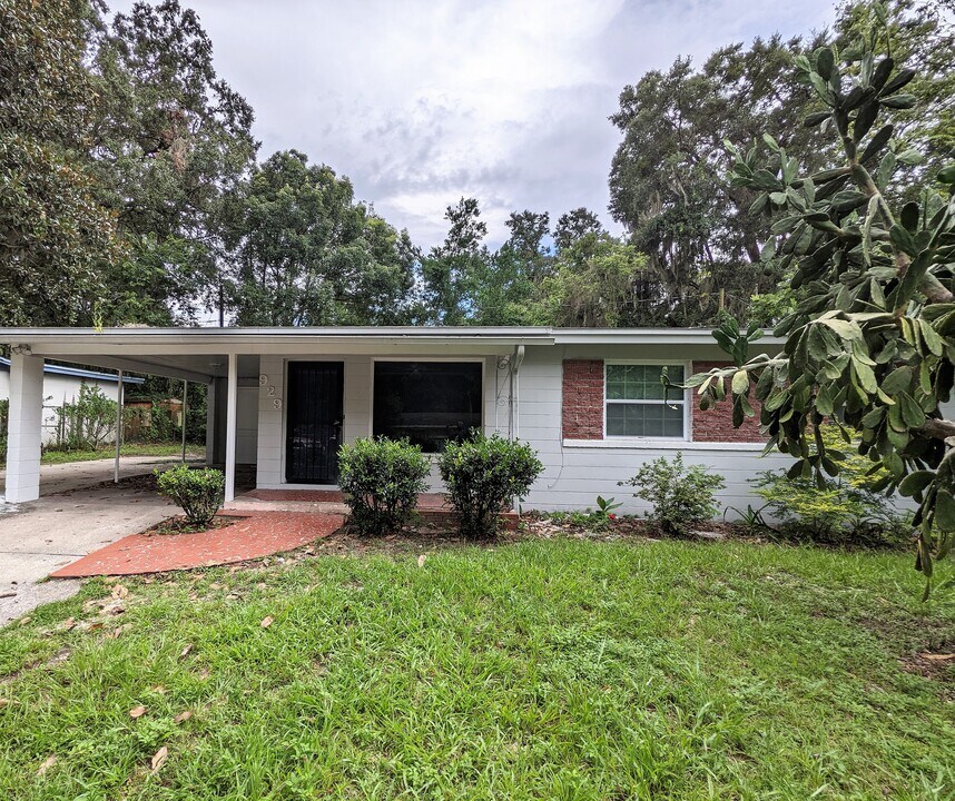 929 SE 9th Pl in Gainesville, FL - Building Photo