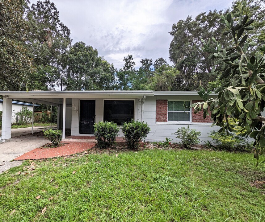 929 SE 9th Pl in Gainesville, FL - Building Photo