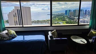 1700 Ala Moana Blvd in Honolulu, HI - Building Photo