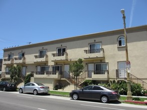 2149 S Bentley Ave in Los Angeles, CA - Building Photo - Building Photo