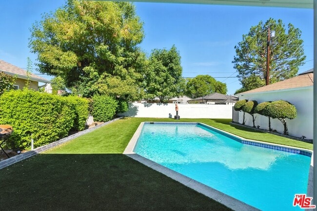 7020 Bertrand Ave in Los Angeles, CA - Building Photo - Building Photo