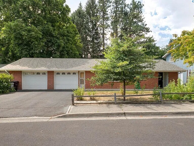 635 SW Dawnview Ct in Pullman, WA - Foto de edificio