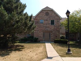 1506 Spring Brook Ct in Round Lake Beach, IL - Building Photo