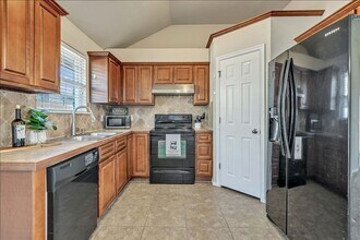 924 Denmark St in Yukon, OK - Building Photo - Building Photo