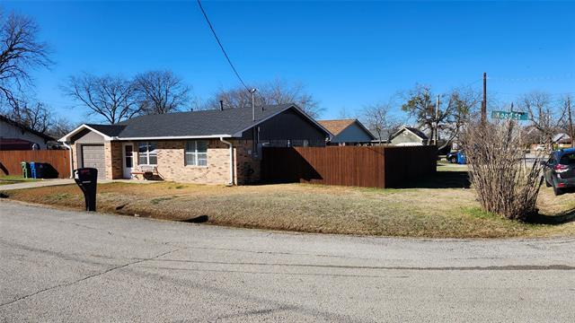 417 Wood St in Sanger, TX - Building Photo - Building Photo