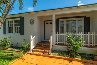 518 W Palm St in Lantana, FL - Building Photo - Building Photo