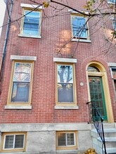 302 Dickinson St, Unit #1 in Philadelphia, PA - Foto de edificio - Building Photo