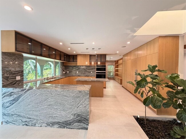3200 NE 165th St in North Miami Beach, FL - Building Photo - Building Photo