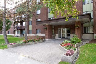 Place Bedard Apartments in Gatineau, QC - Building Photo