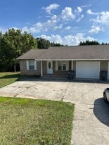 940 Water St in Dandridge, TN - Building Photo