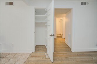 1527 Rutland St in Houston, TX - Building Photo - Building Photo