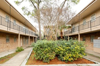 Lancia Flats in Houston, TX - Building Photo - Building Photo