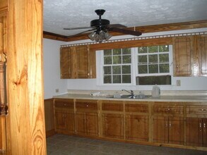 12 Farmer Rd NW in Cartersville, GA - Foto de edificio - Building Photo