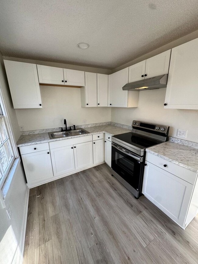 2005 Mott Dr W in Mobile, AL - Building Photo - Building Photo