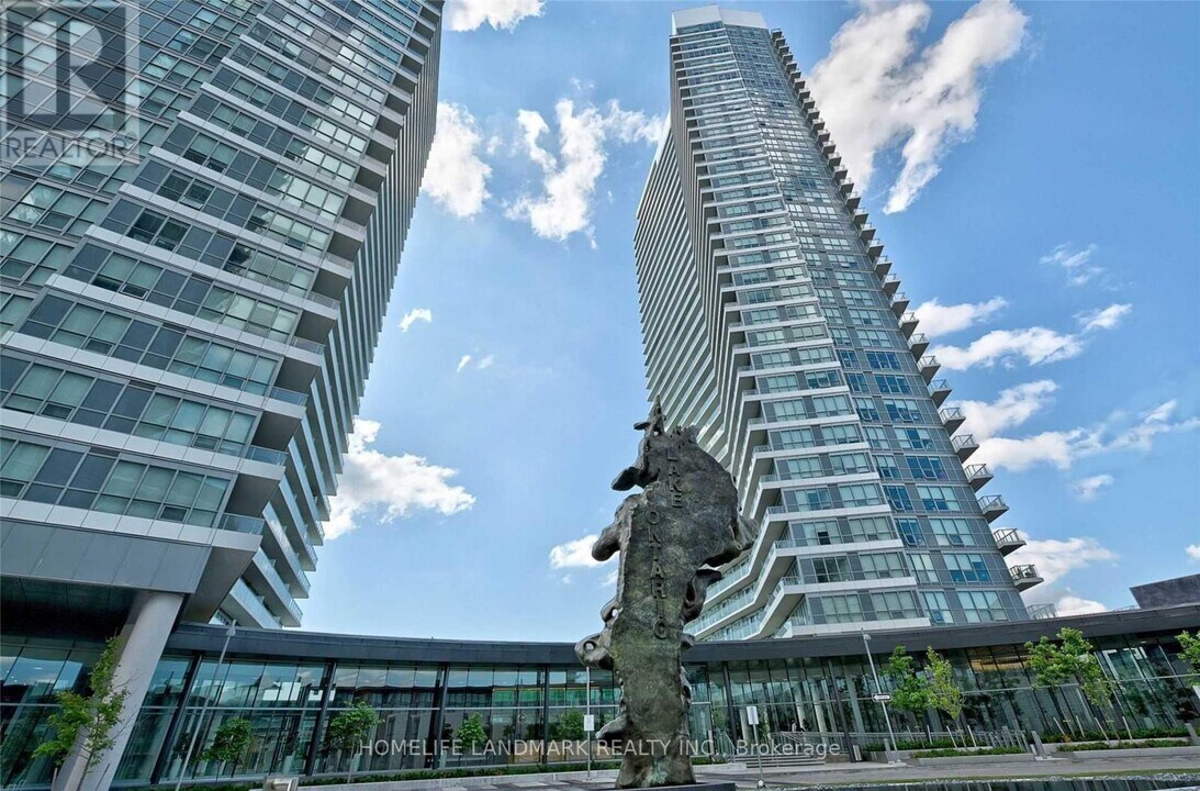 117-1117 McMahon Dr in Toronto, ON - Building Photo