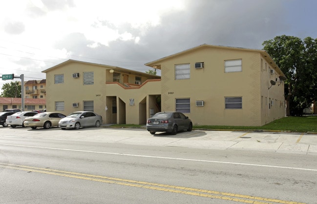 1400-1410 W 29th St in Hialeah, FL - Foto de edificio - Building Photo