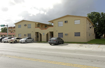 1400-1410 W 29th St in Hialeah, FL - Building Photo - Building Photo