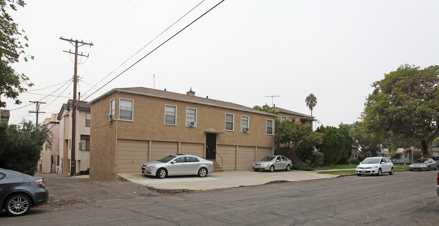 117 N 7th St in Burbank, CA - Building Photo