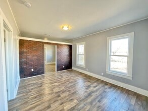 215 S 3rd St in Slaton, TX - Building Photo - Building Photo