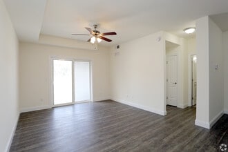 The Arbors Senior Apartments in Dover, DE - Foto de edificio - Building Photo