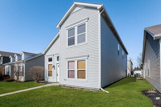 12176 Lindley Dr, Unit 1127-24 in Noblesville, IN - Foto de edificio - Building Photo