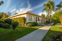 Senior Apartments 62+ Catalina Gardens in Riverside, CA - Foto de edificio - Building Photo