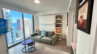 227 NE 2nd St in Miami, FL - Building Photo
