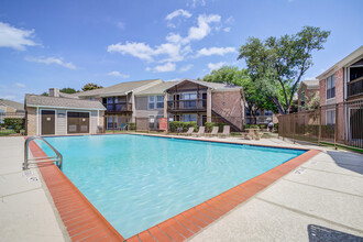 5401 Chimney Rock in Houston, TX - Foto de edificio - Building Photo