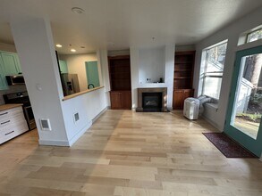 1924 NE 50th Way in Hillsboro, OR - Building Photo - Building Photo