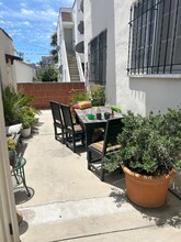 420 S Detroit St in Los Angeles, CA - Foto de edificio - Building Photo