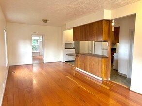 1422-1424-1424 SE Glenwood St in Portland, OR - Building Photo - Building Photo