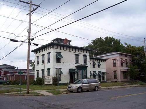 51 E Fourth St in Oswego, NY - Building Photo