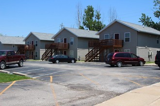 Smith and Royer Apartments in Macomb, IL - Foto de edificio - Building Photo