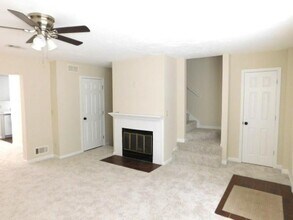 214 High Creek Dr in Roswell, GA - Building Photo - Building Photo