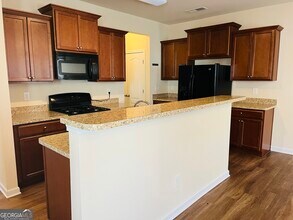 233 Bobbie Way in Woodstock, GA - Building Photo - Building Photo