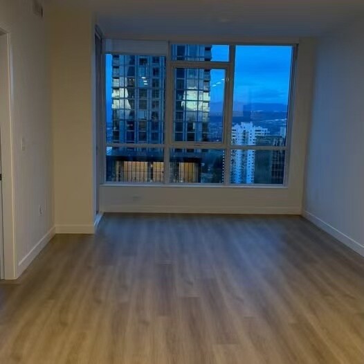 6087 Wilson Ave in Burnaby, BC - Building Photo - Building Photo