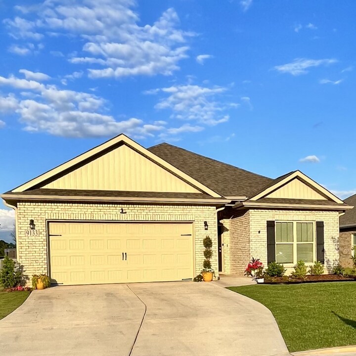 9133 Monteagle Blvd SE in Owens Cross Roads, AL - Building Photo