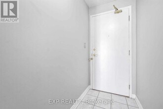145-145 Hillcrest Ave in Mississauga, ON - Building Photo - Building Photo