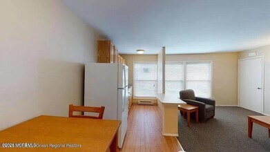 590 Ocean Ave N in Long Branch, NJ - Foto de edificio - Building Photo