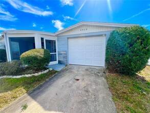 4928 Mirage Ave in Holiday, FL - Foto de edificio - Building Photo