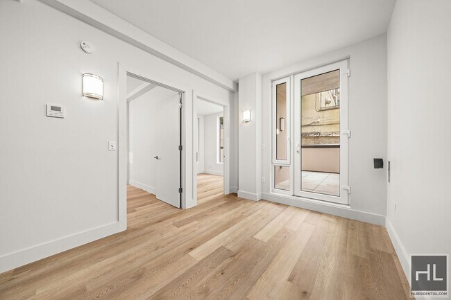 BRUCKNER BOULEVARD in Bronx, NY - Building Photo - Building Photo