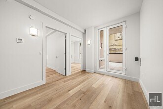 BRUCKNER BOULEVARD in Bronx, NY - Building Photo - Building Photo