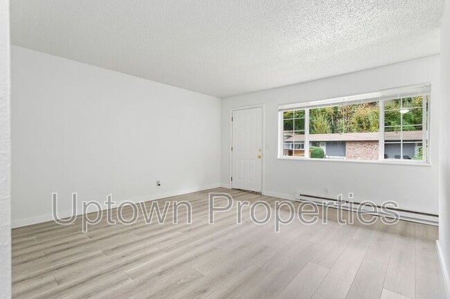 property at 1415 SW Custer Dr