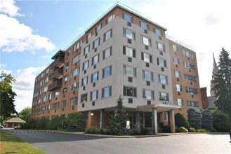 1000 East Ave, Unit Condo 506 in Rochester, NY - Building Photo - Building Photo