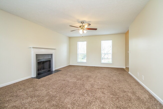 2813 Louise Russell Dr in Nashville, TN - Foto de edificio - Building Photo