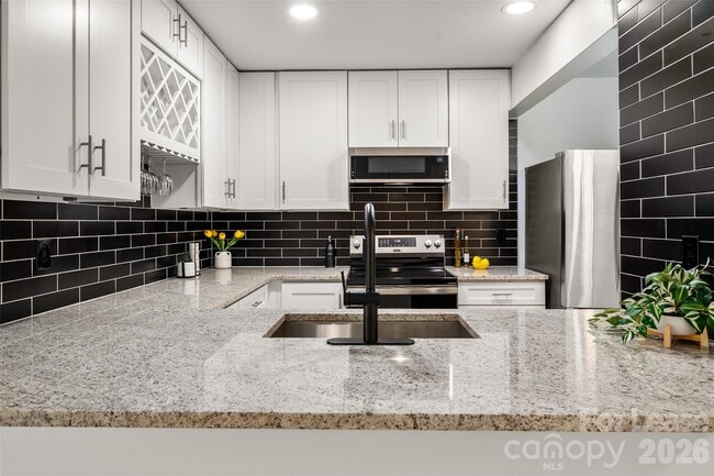 10943 Carmel Crossing Rd in Charlotte, NC - Building Photo - Building Photo