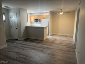 2966 Juniper Hills Blvd in Las Vegas, NV - Building Photo - Building Photo