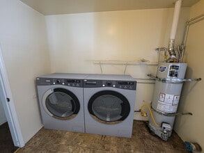 1321 Turquoise Ave, Unit 128 in Mentone, CA - Foto de edificio - Building Photo