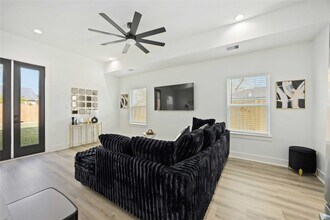 964 Lucky St in Houston, TX - Foto de edificio - Building Photo